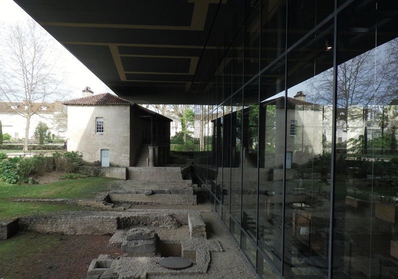Auvent du musée archéologique Vesunna à Périgueux - Jean Nouvel Architecte.