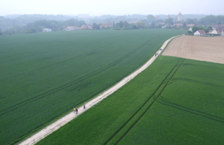 Val d'Ancoeur - Sur le chemin du Chateau de Blandy les Tours -  Les randonnées du 19 mai 2019 - Le drône du CAUE77 en action