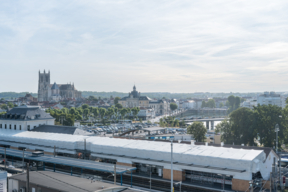 Vue lointaine en surplomb depuis la gare de Meaux